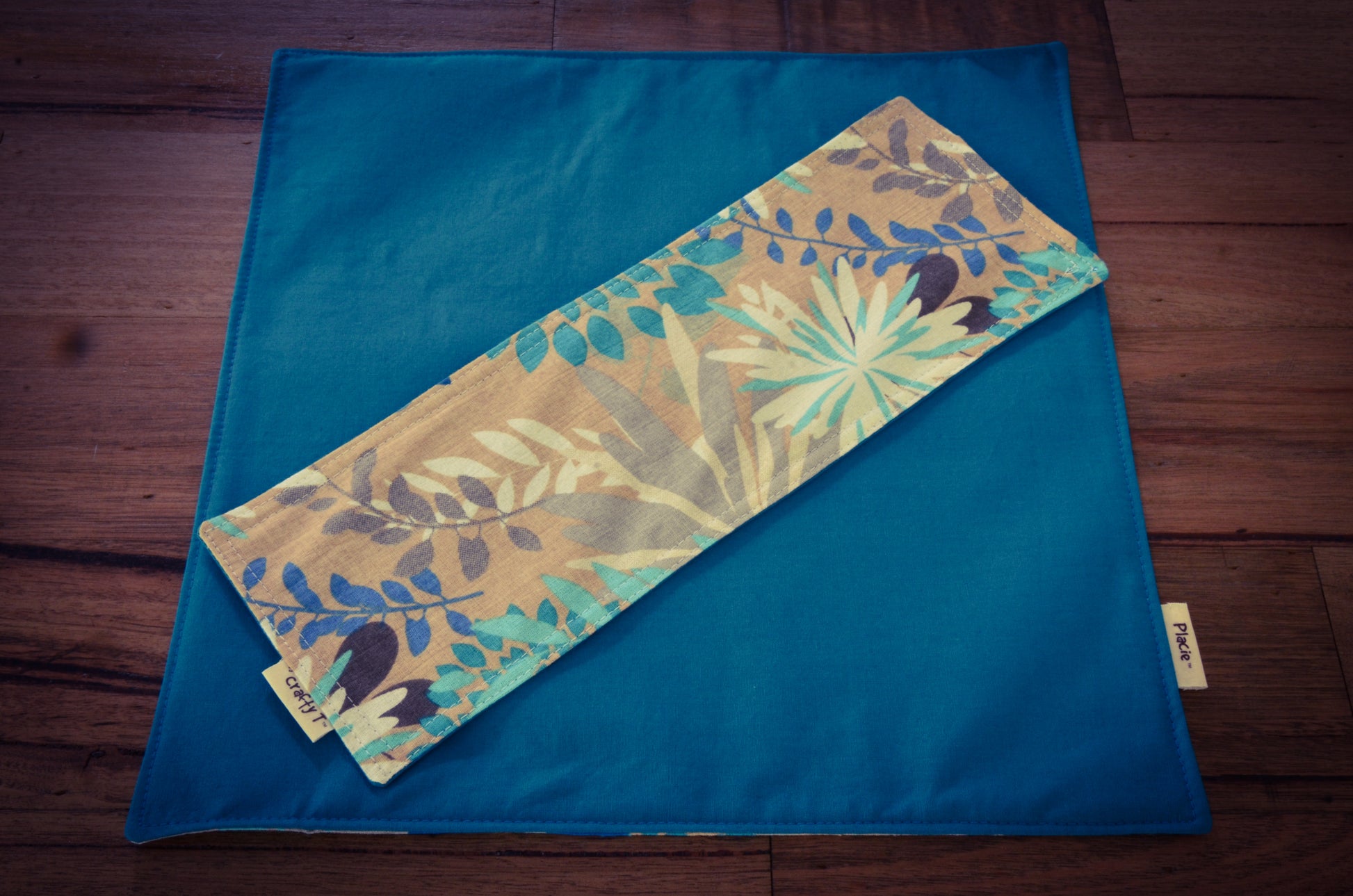 Handmade Teal Flowers Reversible Placemats (set of 6) - Harlan House & Home